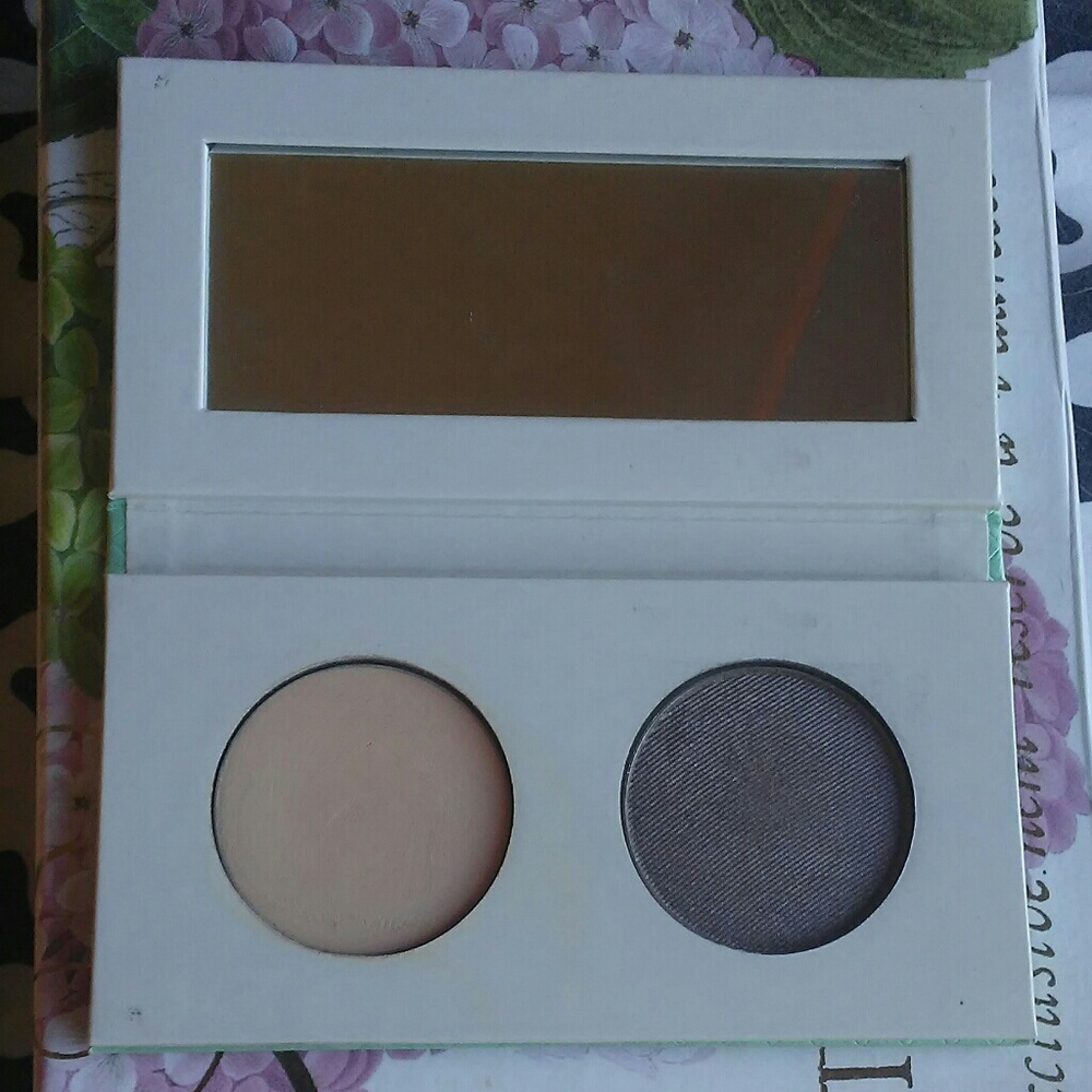 Mally sparkly taupe eye shadow duo